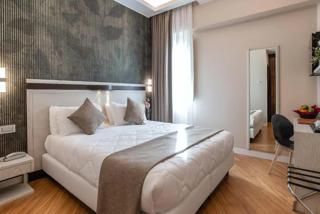 Double/Twin Room — Hotel Memphis