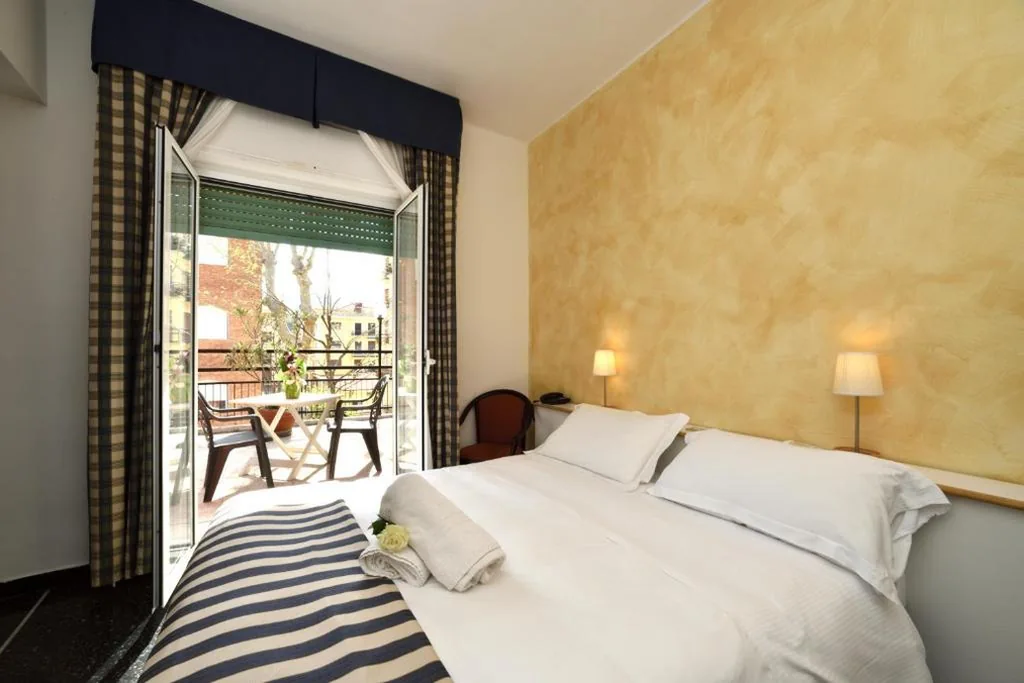 Camera Matrimoniale/Doppia con Letti Singoli — Hotel Morchio Mhotelsgroup