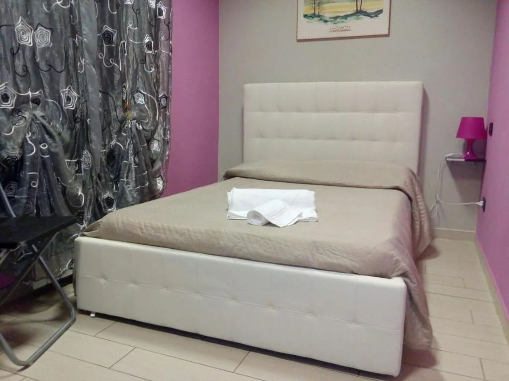 Double/Twin Room — Hotel Niagara