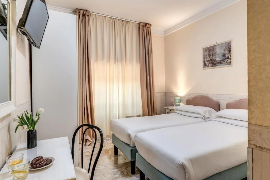 Camera Matrimoniale/Doppia con Letti Singoli — Hotel Orazia