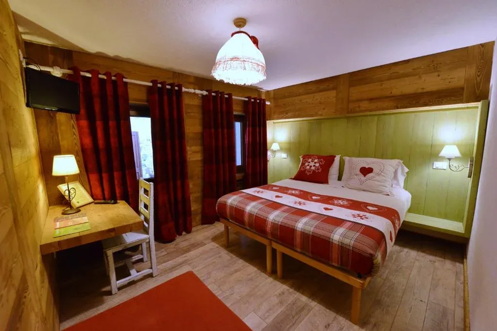 Double/Twin Room — Hotel Petit Dahu – Chambres et Restaurant