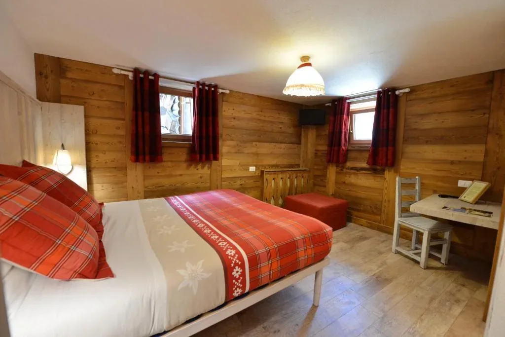 Double/Twin Room — Hotel Petit Dahu – Chambres et Restaurant