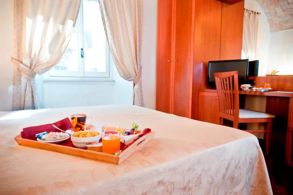 Double/Twin Room — Hotel Priscilla