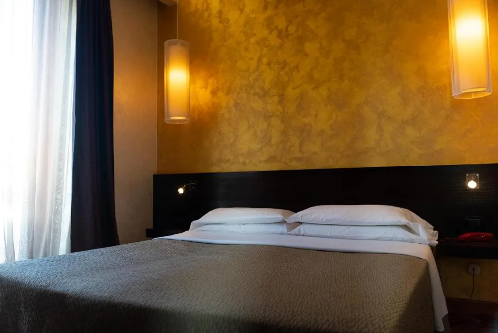 Camera Matrimoniale/Doppia con Letti Singoli — Hotel Re Di Roma