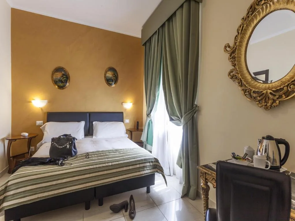 Camera Matrimoniale/Doppia con Letti Singoli — Hotel Regina Giovanna