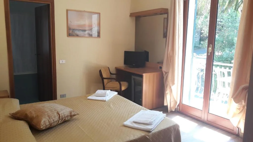 Camera Matrimoniale/Doppia con Letti Singoli — Hotel Residence Moneglia