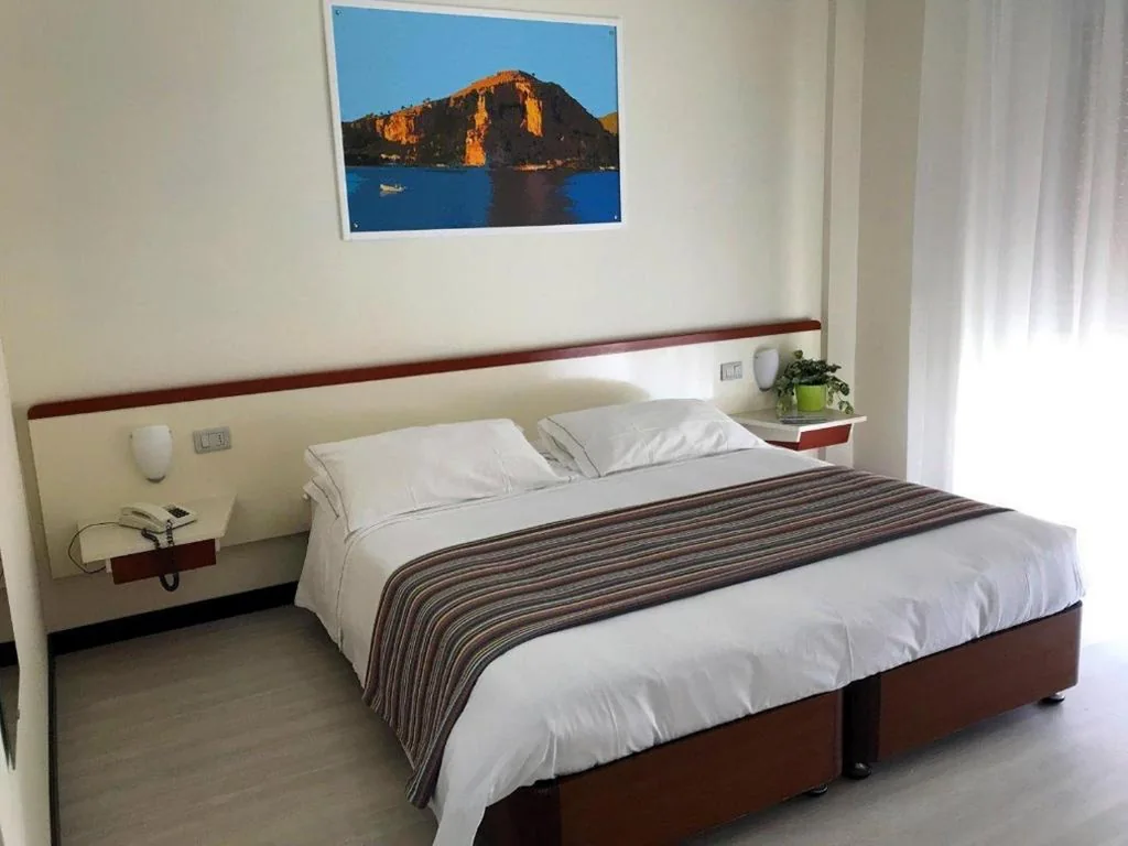 Camera Matrimoniale/Doppia con Letti Singoli — Hotel River Palace