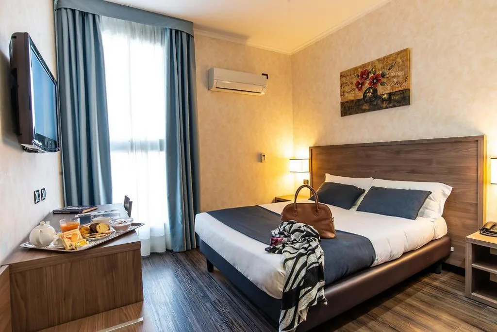 Camera Matrimoniale/Doppia con Letti Singoli — Hotel Roma Sud