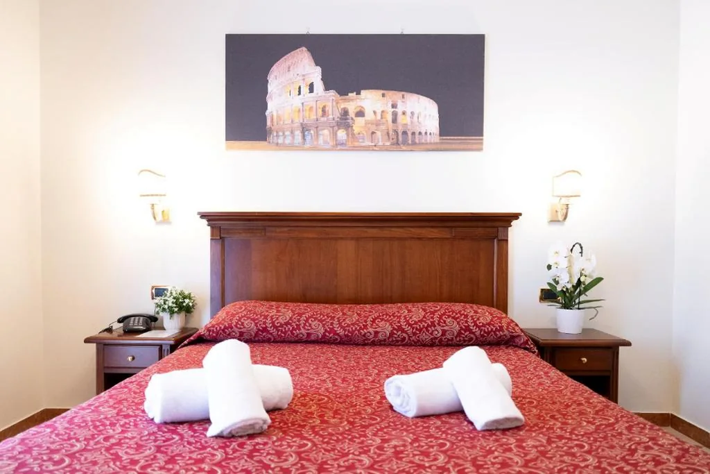 Camera Matrimoniale/Doppia con Letti Singoli — Hotel RomAntica