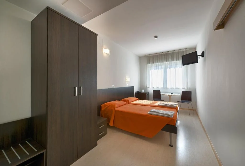 Camera Matrimoniale/Doppia con Letti Singoli — Hotel Sharing