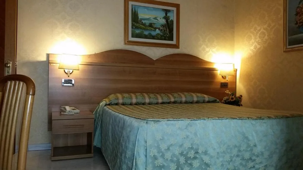Camera Matrimoniale/Doppia con Letti Singoli — Hotel Teti
