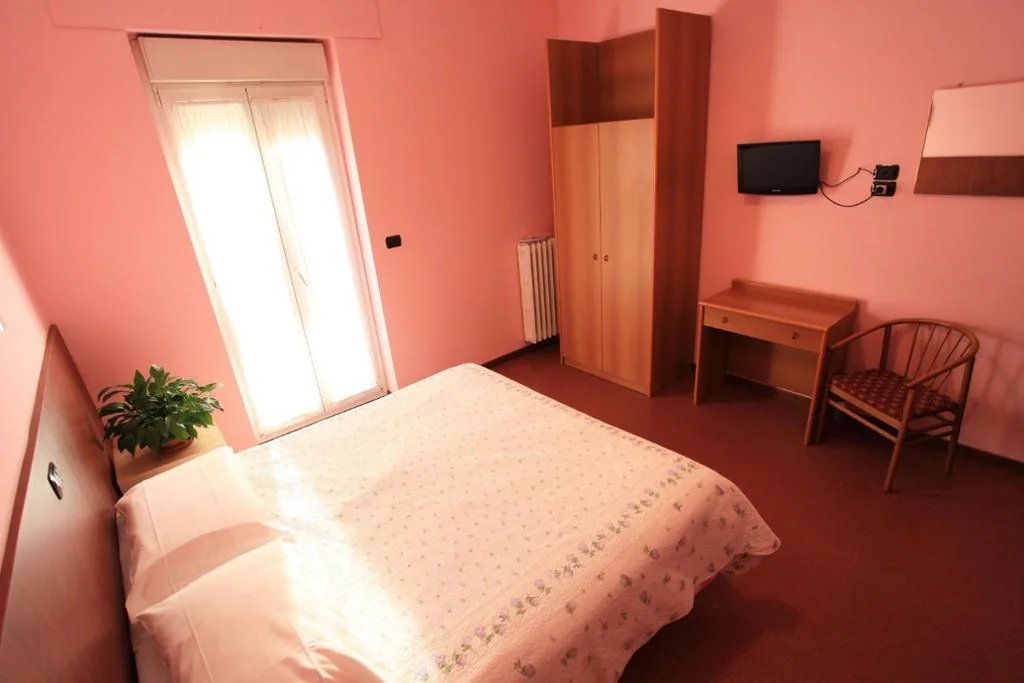 Camera Matrimoniale/Doppia con Letti Singoli — Hotel Torrismondi