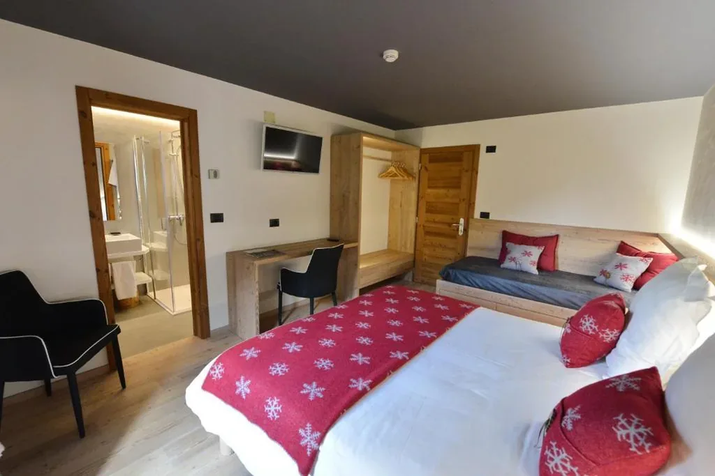 Camera Matrimoniale/Doppia con Letti Singoli — La Madonnina Del Gran Paradiso Wellness Hotel