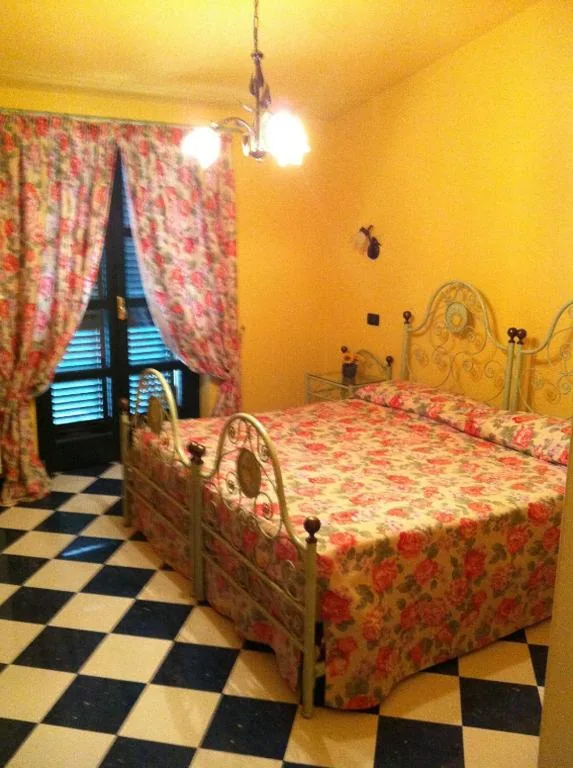 Double/Twin Room — Le Lanterne