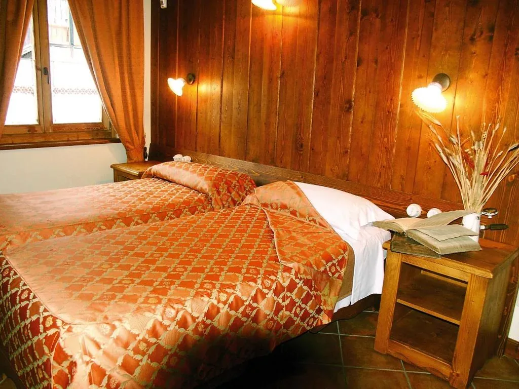 Double/Twin Room — Le Village