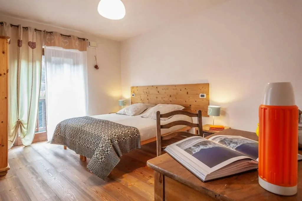 Camera Matrimoniale/Doppia con Letti Singoli — Maison Le Champ B&B Questa casa non è un albergo
