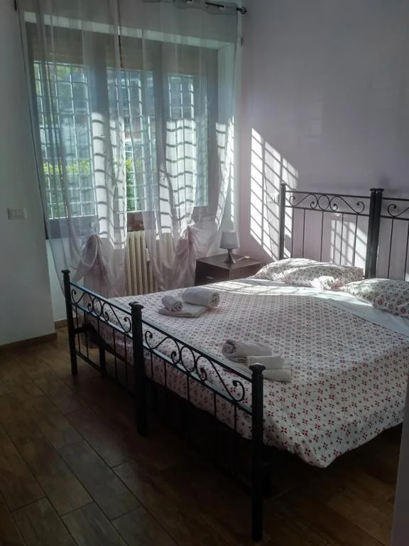 Double Room with Single Beds — Marco E Laura Affittacamere al Vaticano