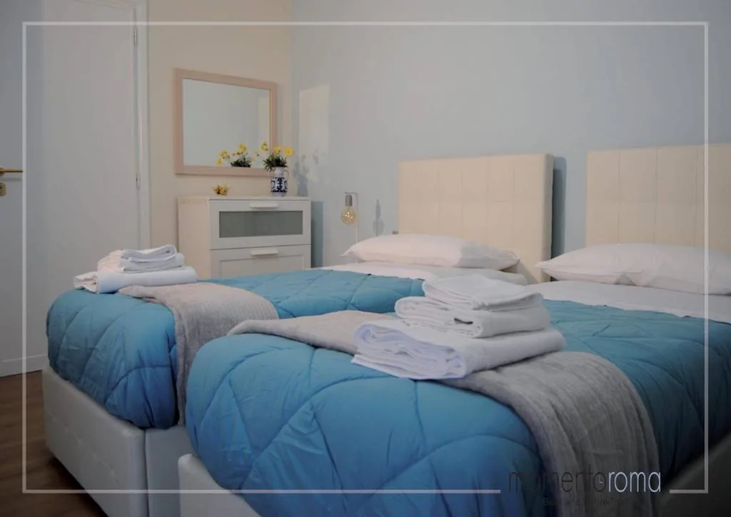 Camera Matrimoniale/Doppia con Letti Singoli — Momentoroma b&b