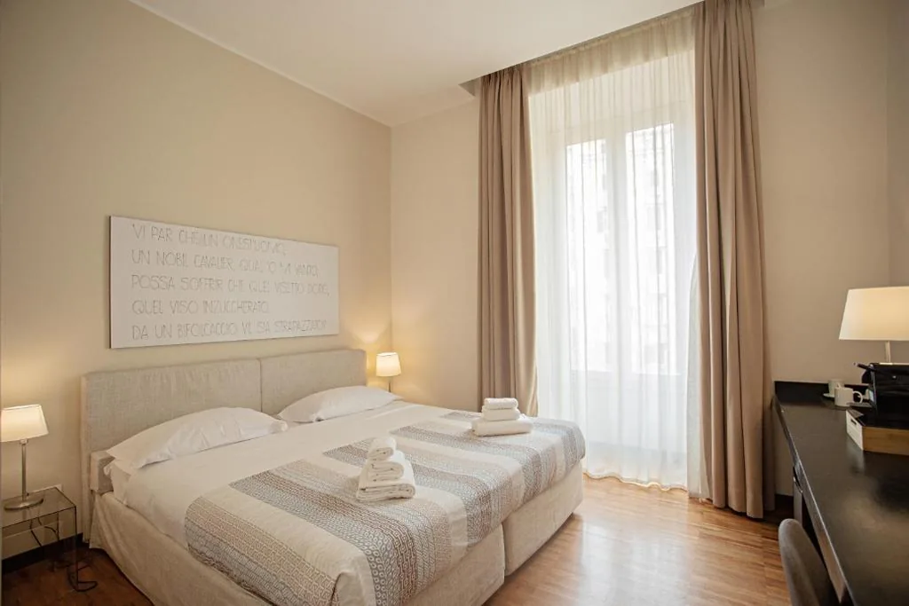 Double/Twin Room with Single Beds — OperaDreams2