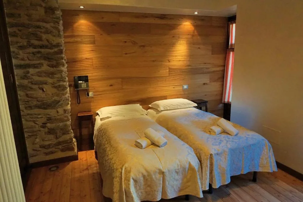 Double Room/Twin Room — Pensione Albergo Diffuso Ceaglio Valle Maira