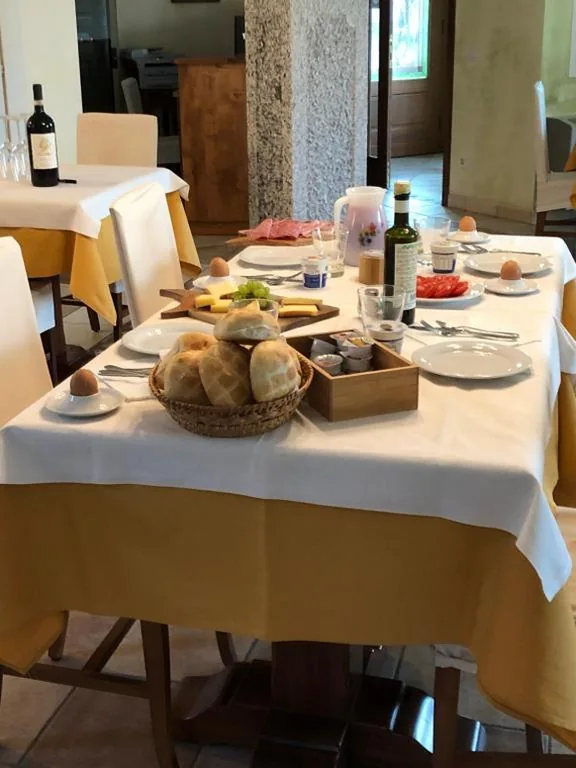 Camera Matrimoniale/Doppia con Letti Singoli - Piano Terra — Garni Viggiona