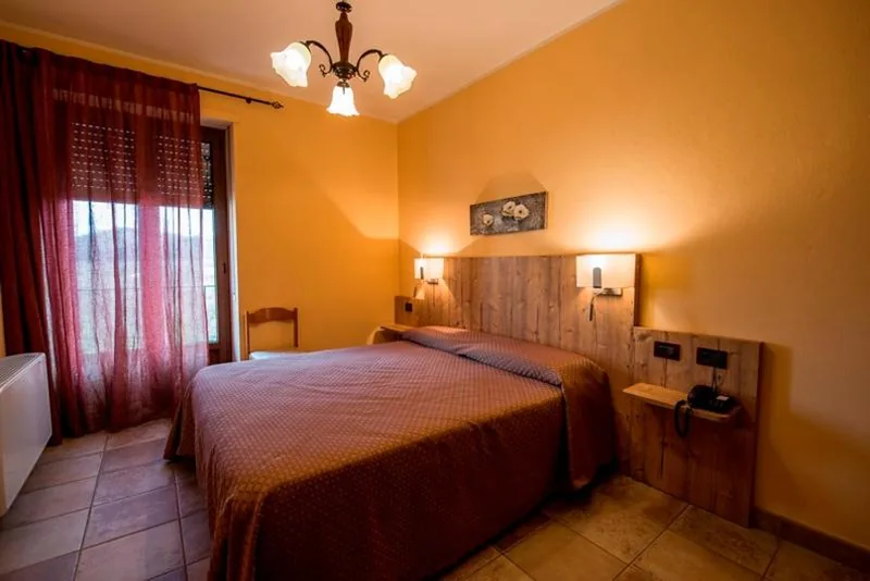 Camera Matrimoniale/Doppia con Letti Singoli — Ristorante Albergo Da Maurizio