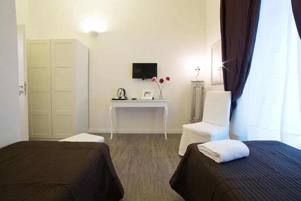 Camera Matrimoniale/Doppia con Letti Singoli — Rome Key Home