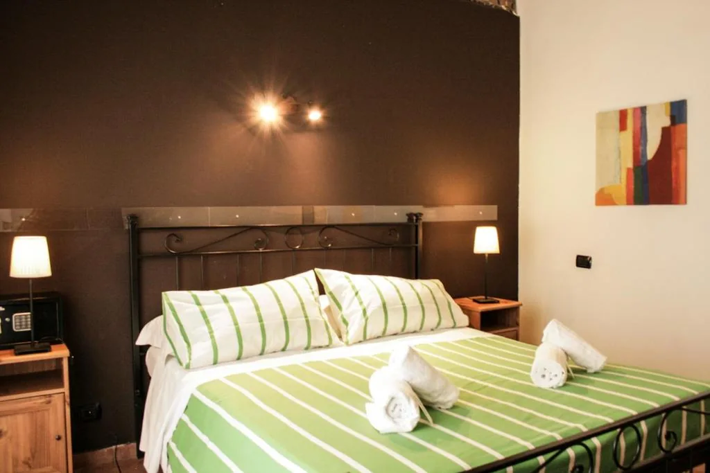 Camera Matrimoniale/Doppia con Letti Singoli — Sixtythree guesthouse