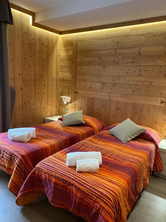 Double/Twin Room — Sottosopra Alps Apartments & Rooms Ski & Bike room