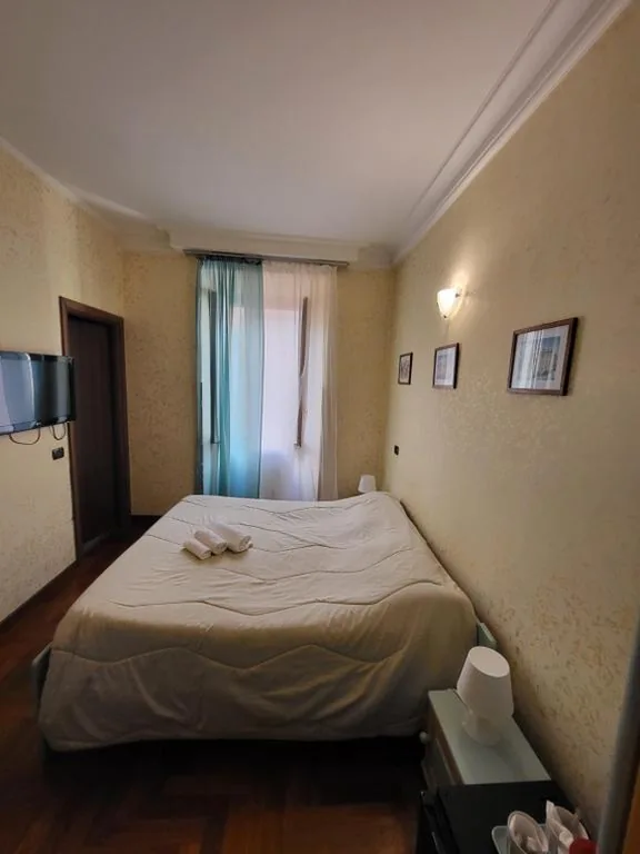 Double Room with Twin Beds — St. Peter’s Rooms Rome