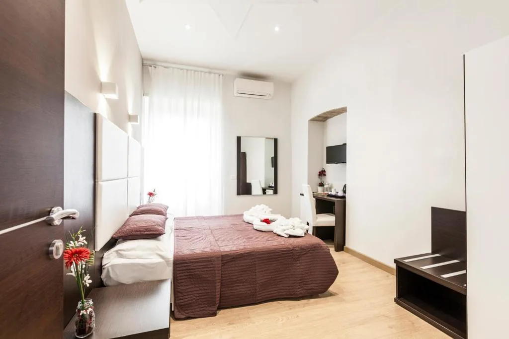 Camera Matrimoniale/Doppia con Letti Singoli — Stardust Rome Guest House