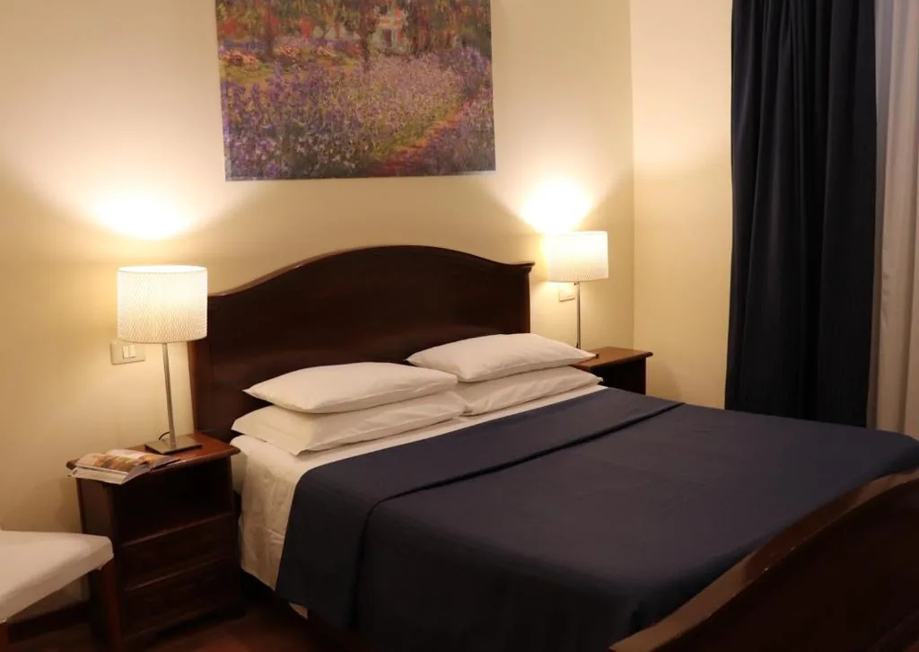 Camera Matrimoniale/Doppia con Letti Singoli — The Center Of Rome B&B