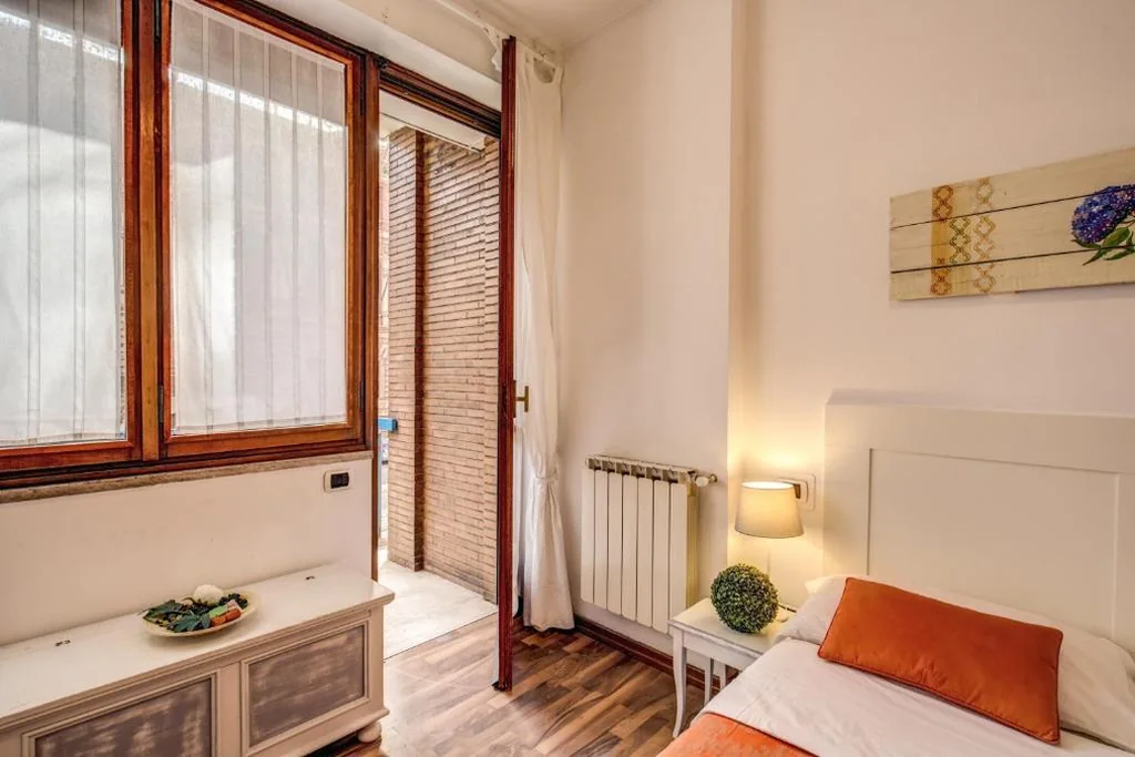 Camera Matrimoniale/Doppia con Letti Singoli — Trastevere Rooms