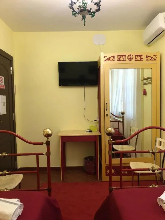 Camera Matrimoniale/Doppia con Letti Singoli — Villa Aurora