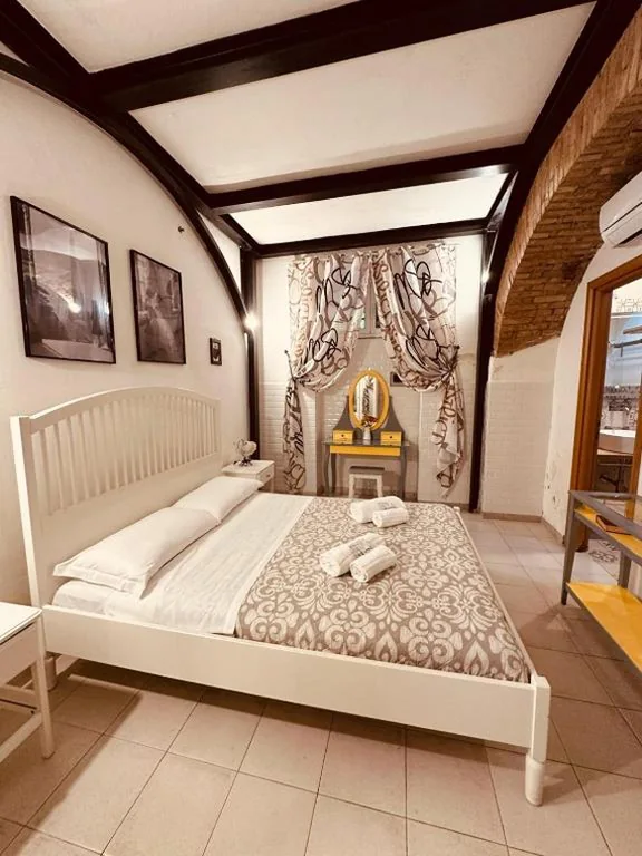 Double Room — Double B