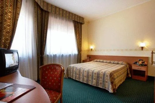 Double Room — Dropiluc