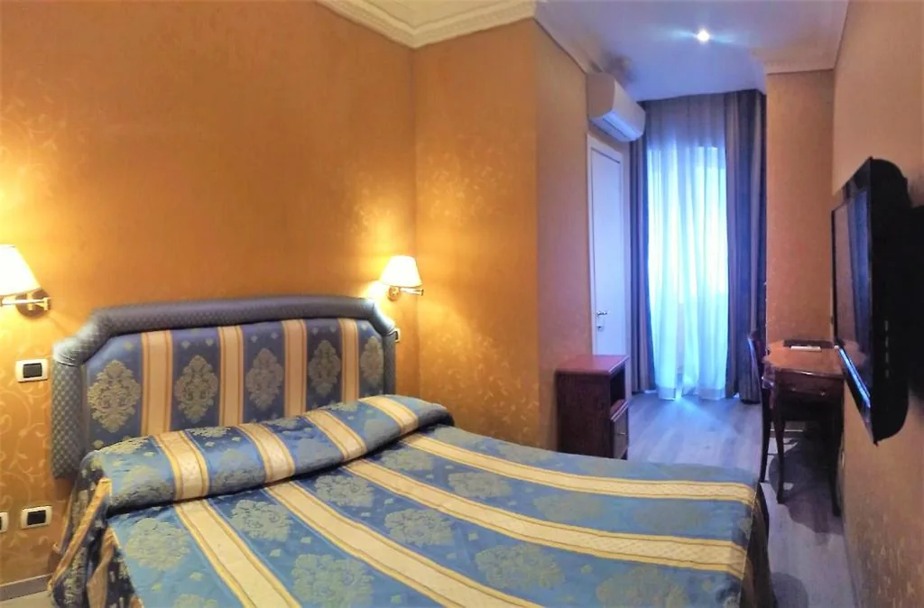Camera Matrimoniale Economy — 939 Hotel