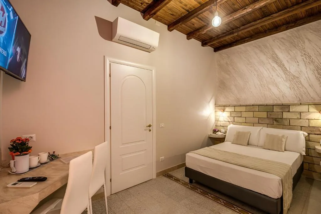 Camera Matrimoniale Economy — Colosseo Accomodation Room Guest House
