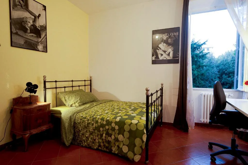 Camera Matrimoniale Economy con Bagno Privato Esterno — Light of Rome