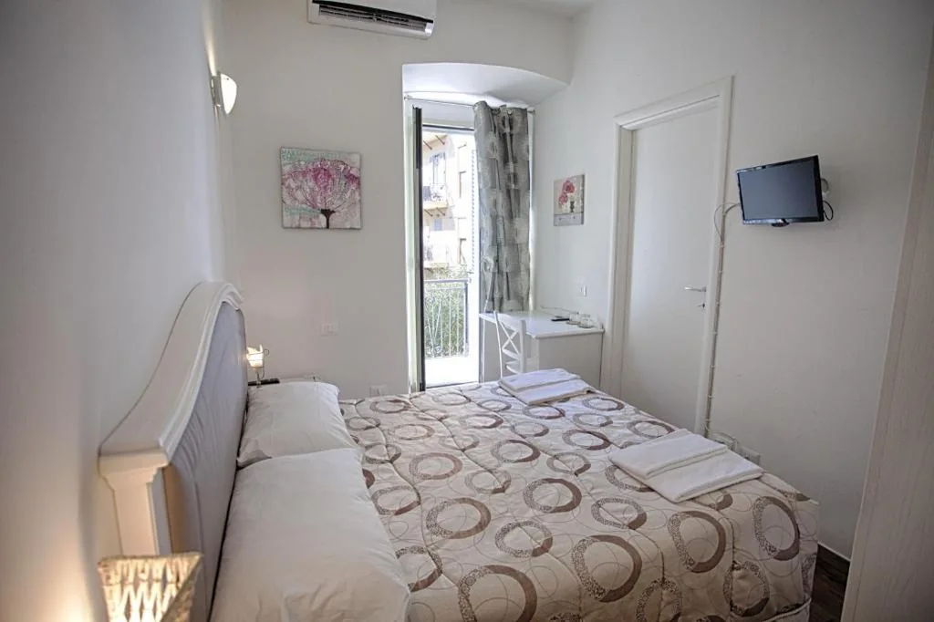 Economy Double Room with Balcony - Via Leone IV 38 — Vatican Leone IV