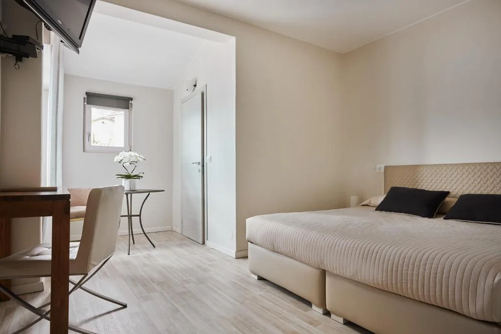 Economy Double Room with Partial Lake View — Hotel Sole