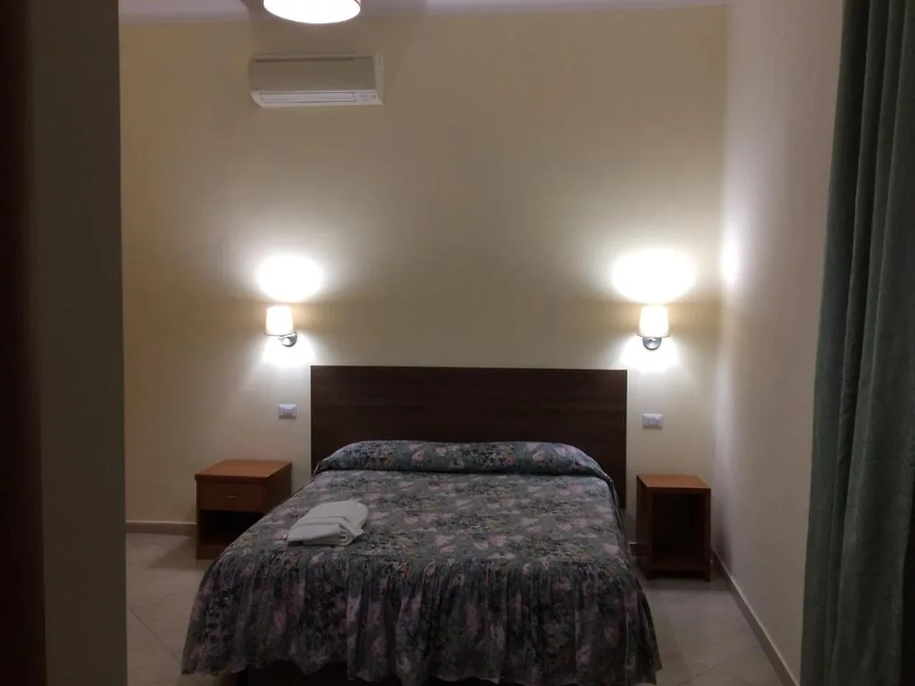 Camera Matrimoniale Economy - Edificio Separato — Albergo Enrica