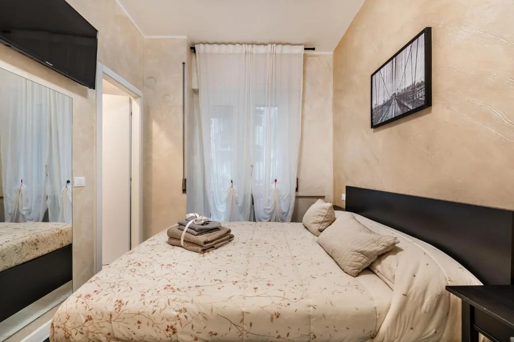 Camera Matrimoniale Economy — Gold House 2