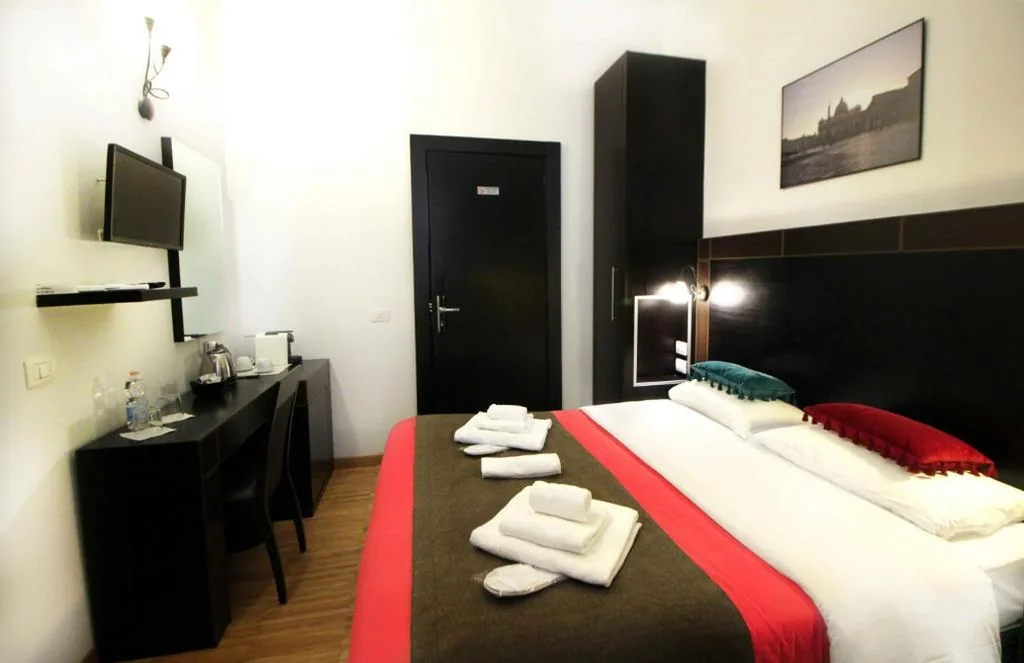 Camera Matrimoniale Economy — Guest House della Valle Roma