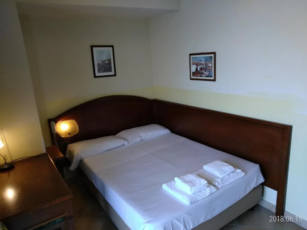 Economy Double Room — Hotel Belvedere