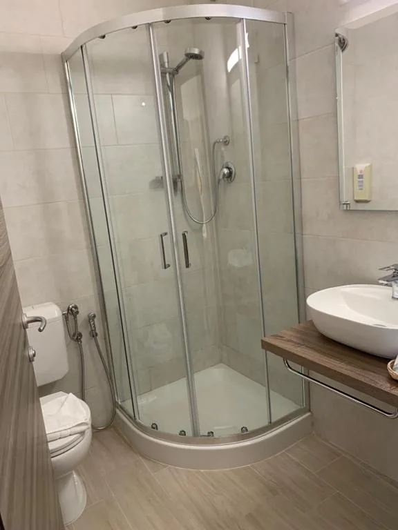 Economy Double Room — Hotel Cairoli