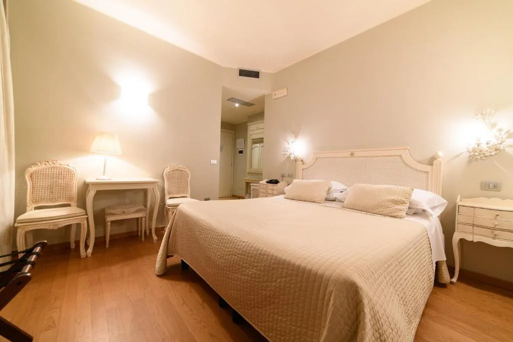 Camera Matrimoniale Economy — Hotel Dei Fiori Restaurant – Meeting & Spa