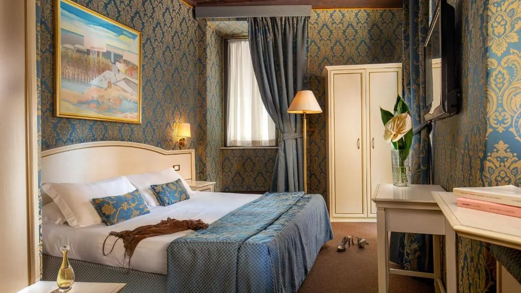 Economy Double Room — Residenza Canova Tadolini – Guesthouse