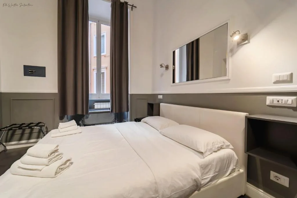 Economy Double Room — WE LOVE ROMA Guest House