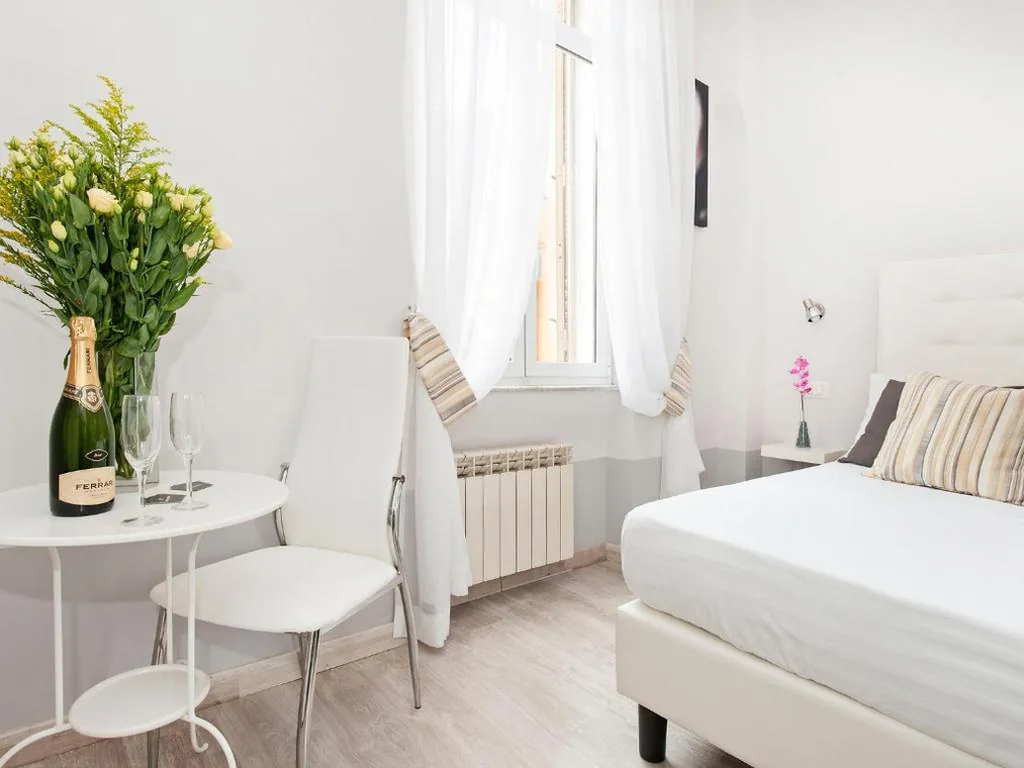 Economy Double Room — White Rooms Colosseo